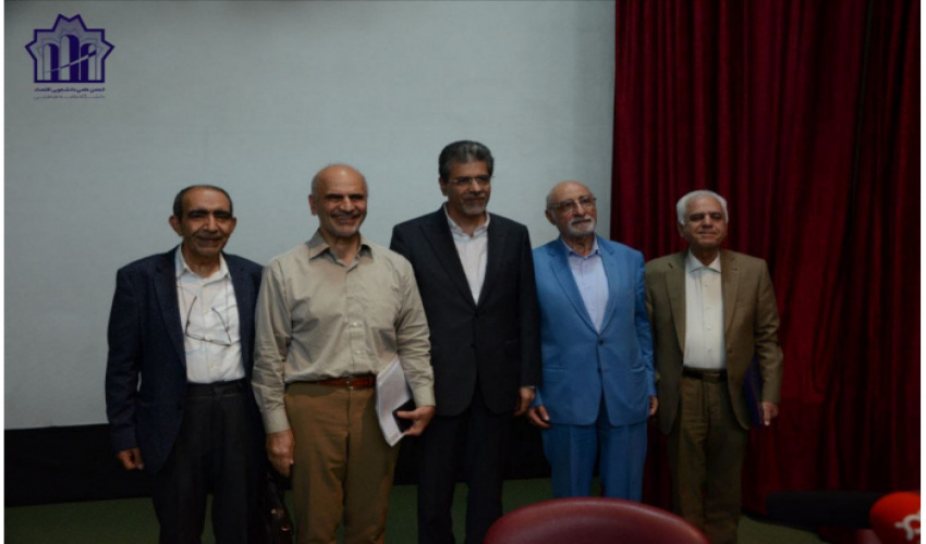 نشست نقد و بررسی کتاب دکتر عباس شاکری با عنوان «نگاهی نو: تاریخ‌نگاری اقتصاد ایران در شش دهه» برگزار شد